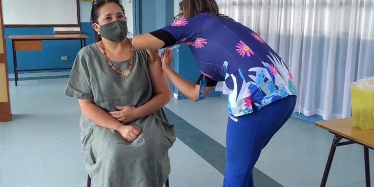 Trabajadores de Fundación Integra se suman al proceso de vacunación contra el COVID – 19.