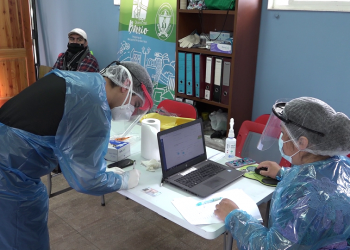 Alianza entre Quiero Mi Barrio Aysén y Cesfam permitió acercar a vecinos búsqueda activa de covid-19.