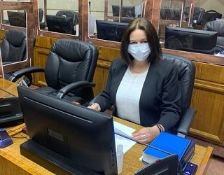 Senadora Órdenes por Covid-19: «El gobierno debe ampliar cobertura y entregar ayuda a todos quienes lo necesitan».