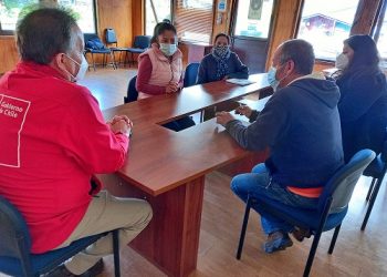 Consejo Consultivo de Salud de Melinka se reunió con Gobernador de Aysén.