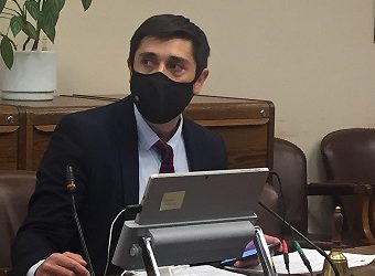 Diputado Calisto plantea preocupación por disminución de recursos para bono leña y pide a Desarrollo Social revertir situación.