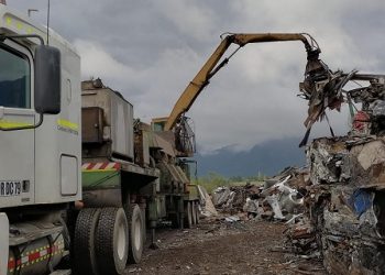 Más de 80 toneladas de fierros y hojalatas obtienen un nuevo destino tras iniciativa municipal de Aysén.