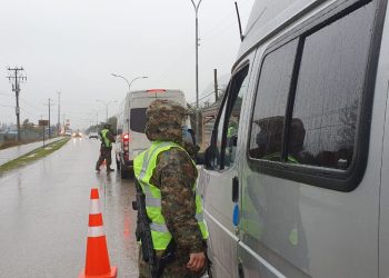 Gobernador de Aysén, Ejército y Carabineros fiscalizan inicio de Cuarentena Total en la comuna de Aysén