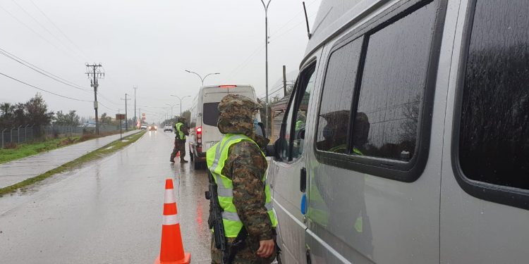 Gobernador de Aysén, Ejército y Carabineros fiscalizan inicio de Cuarentena Total en la comuna de Aysén
