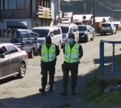 Carabineros detuvo a 5 personas por fiesta clandestina en Melinka.