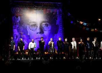 Día Nacional del Teatro: Homenaje a Andrés Pérez y el regreso de destacadas obras nacionales para conmemorar el día en Teatroamil.tv