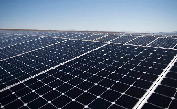 En Coyhaique se construye la central fotovoltaica más austral de América.