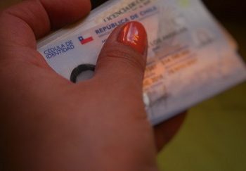 Gobierno promulga ley que permite poner primero el apellido materno