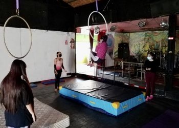 Fondo Participa INJUV: Jóvenes de Puerto Aysén participan en talleres gratuitos de arte circense.