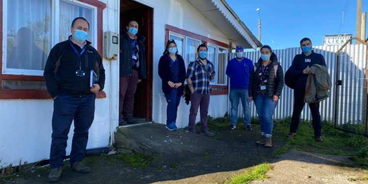 Director del Servicio de Salud Aysén se reunió con funcionarios de Postas Rurales y representantes de la comunidad de Islas Huichas