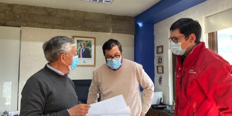 Senador Sandoval se reunió con seremi de Vivienda para analizar importancia y trabajo que implica plan para erradicar marginalidad habitacional en la región de Aysén