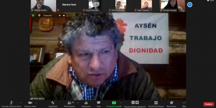 Más de cien estudiantes ayseninos/as con becas rechazadas de Junaeb sostuvieron reunión virtual con diputado René Alinco