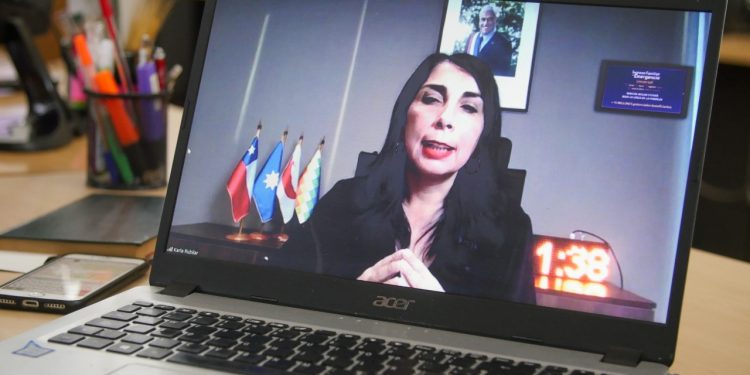 Ministra Rubilar se reúne con alcaldes de la región de Aysén para dar a conocer alcances de IFE Universal