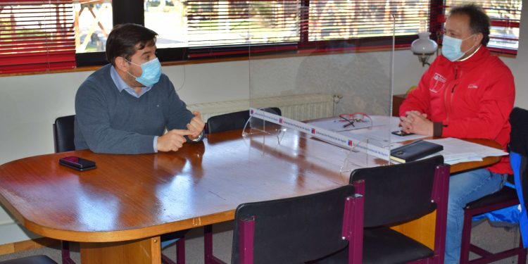 Gobernador provincial de Aysén y Seremi de Transportes avanzan en necesidades de vecinos de la provincia