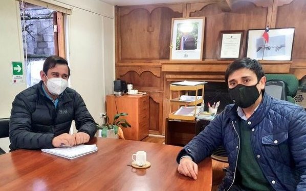 Diputado Calisto tras reunirse con director regional de Junaeb por déficit de beneficios: “Es muy importante que todos los alumnos que cumplan con los requisitos tengan su beca”
