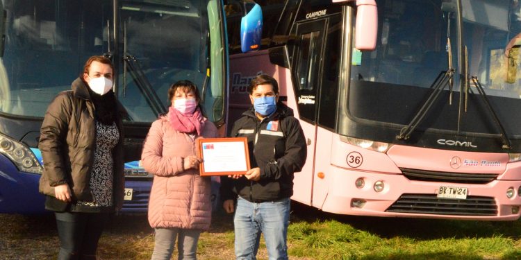 Con reconocimiento a empresaria de buses conmemoran Día Nacional de la Trabajadora y del Trabajador del Transporte Público