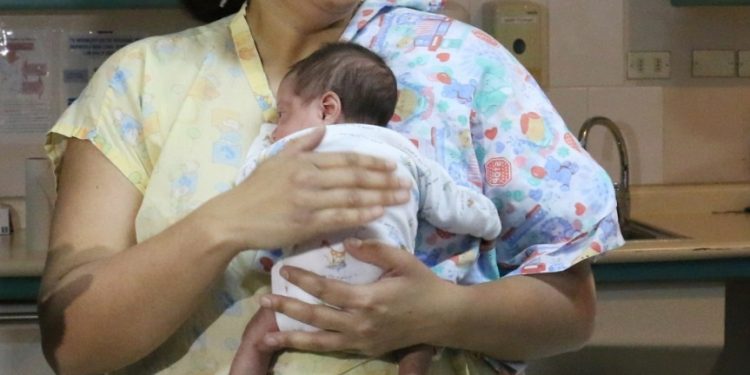 Gobierno extiende postnatal de emergencia por tres meses