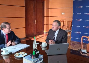 Villa O’Higgins: Alcalde solicitó a Aduanas personal con la idea de impulsar conexión aérea entre la comuna y El Calafate