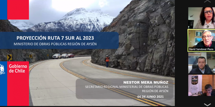 Senador Sandoval valora compromiso de actores locales para continuar pavimentando Ruta 7 Sur durante próximos años