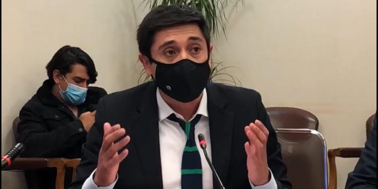 Diputado Calisto celebra avance de proyecto que permite endosar pasajes aéreos y retractarse de la compra
