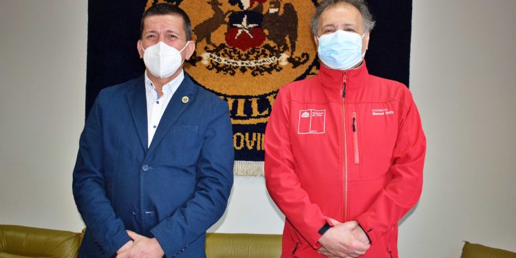 Gobernador Provincial de Aysén sostiene importante reunión con Alcalde de la comuna