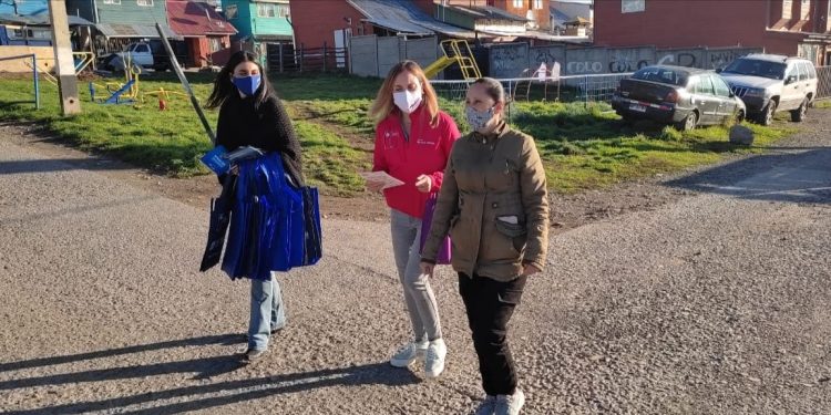 Campaña preventiva busca disminuir violencia contra la mujer en barrios prioritarios de Coyhaique