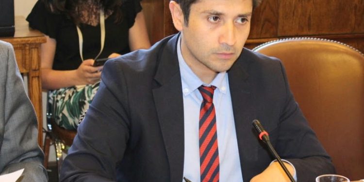 Proyecto del diputado Calisto que permite endoso y retracto de pasajes aéreos quedó a un paso de ser ley