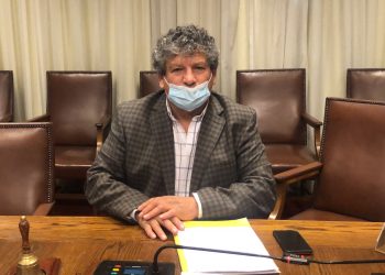 Diputado René Alinco pide declarar ilegal despido de mujer enferma de cáncer en Municipio de Chile Chico