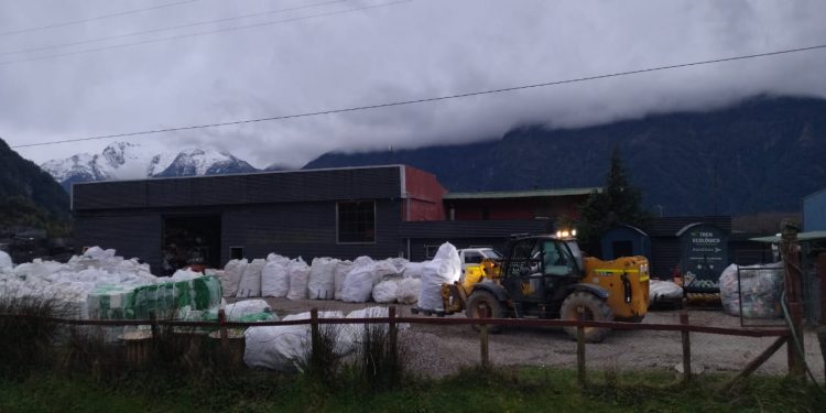 Campaña Aysén Elige Vidrio consigue despachar 20 toneladas de residuos en su tercer envío a Santiago 