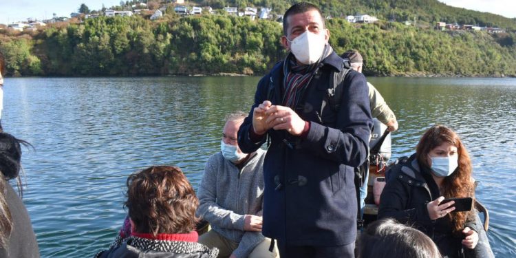 Municipio de Aysén se desplegó en terreno en intensa jornada con los vecinos de Islas Huichas