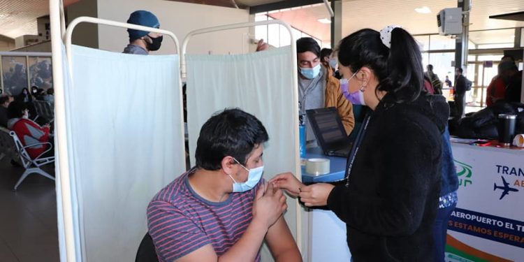 Seremi de Salud habilita módulo de vacunación contra el COVID-19 en aeropuerto de Balmaceda 