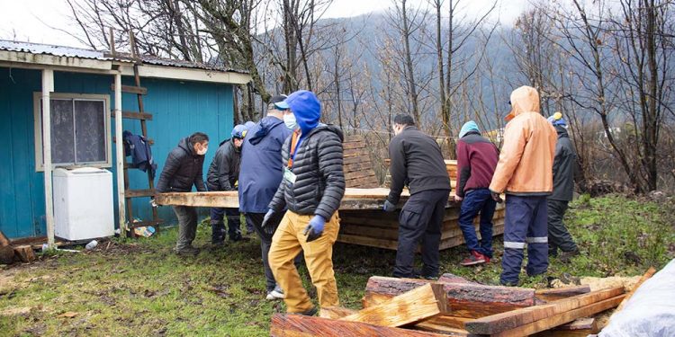 Municipio de Aysén desarrolló la entrega de vivienda de emergencia a vecina del sector Camino Viejo