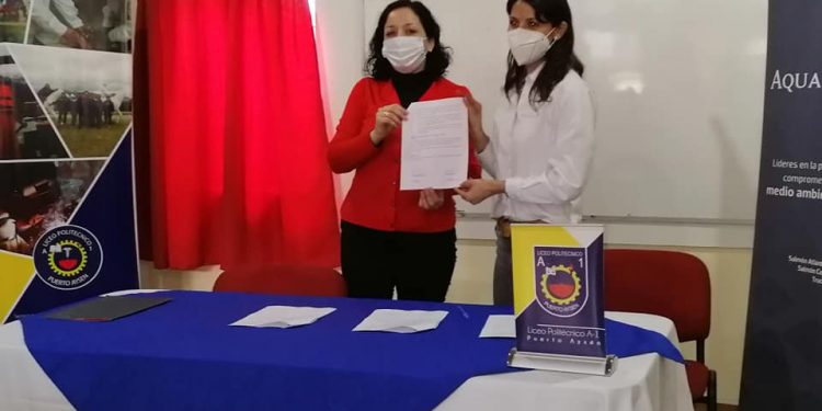 AquaChile y Liceo Politécnico en Puerto Aysén firman importante convenio en pos de la educación técnico profesional