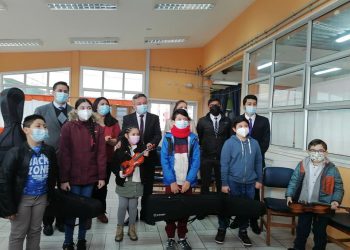 Escuela Litoral Austral de Puerto Aysén conforma Camerata de Cuerdas Escolar