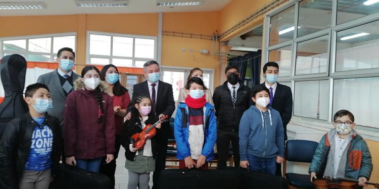 Escuela Litoral Austral de Puerto Aysén conforma Camerata de Cuerdas Escolar