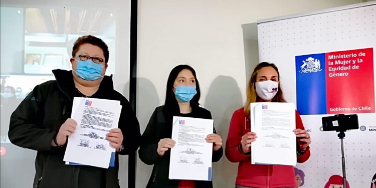 Aguas Patagonia y la Seremi de la Mujer y la Equidad de Género: Alianza público-privada permitirá llegar a miles de hogares de la región con información clave en casos de violencia contra la mujer
