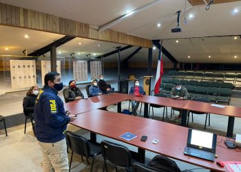 Municipalidad de Aysén y PDI abordan diversos temas medioambientales