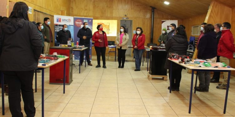 En Cochrane 20 alumnos/as se capacitan en «Mantención e Instalación de Estufas a Pellet»
