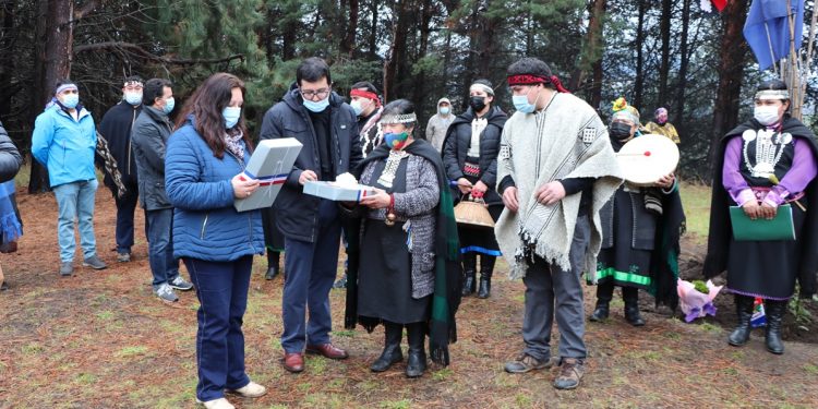 Cien familias del comité Ruka Kimún de Coyhaique recibieron su subsidio habitacional