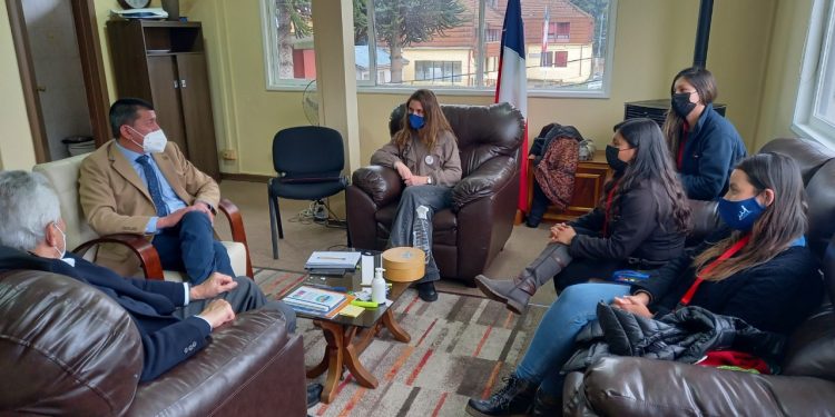 Alcalde de Aysén recibió visita de la Fundación Niños Primero para abordar trabajo colaborativo
