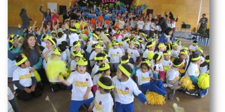 Con pausas activas y rutinas de ejercicios en cuatro escuelas municipales de Aysén inician Escuelas Saludables para el Aprendizaje