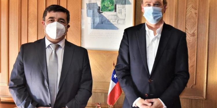 Alcalde valoró compromiso del Ministro Ward al abordar temas del Minvu orientados a la comuna de Lago Verde 