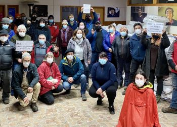 Comunidad y autoridades locales rechazan instalación de balsa salmonera en bahía de Puyuhuapi