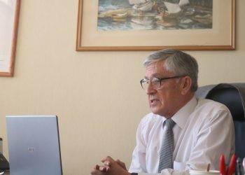 Senador Sandoval respaldó proyecto que obliga a sostenedores de establecimientos educacionales a requerir acuerdo del Centro de Padres y Apoderados para renovar textos escolares