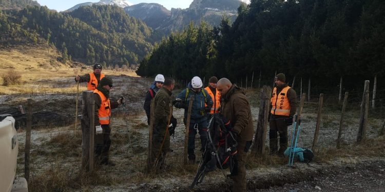 Tras 16 horas de trabajo, Carabineros del GOPE ubicó y rescató a excursionistas extraviados en Cerro Panguilemu