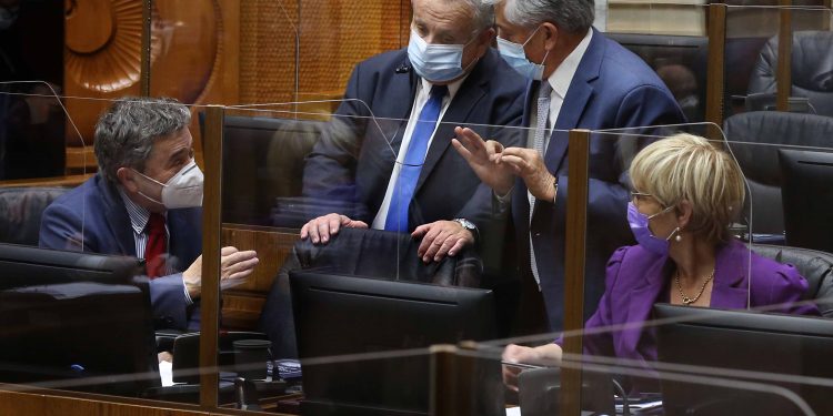Senador Sandoval solicita se ponga en marcha plan de normalización de residencias informales que se dedican a la atención de personas mayores
