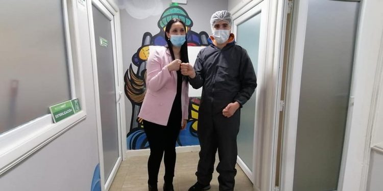 Alumno de escuela Despertar en Puerto Aysén inicia práctica en centro dental en una alianza por la inclusión