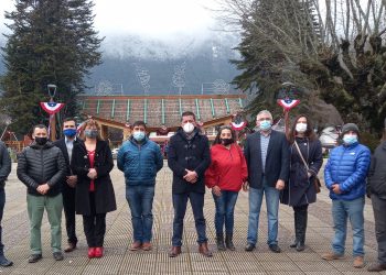 En Puerto Aysén, alcalde y dirigentes de partidos de la centro izquierda se unen en apoyo a candidatura presidencial de Yasna Provoste.