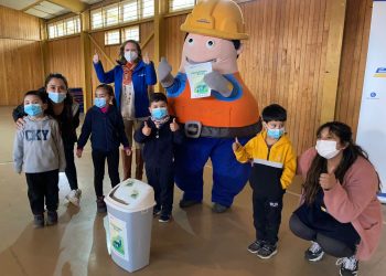 Escuela de El Blanco se suma a campaña de recolección de pilas en desuso de Edelaysen