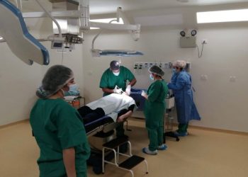 Pabellón de cirugías del nuevo Hospital de Cochrane debutó en operativo